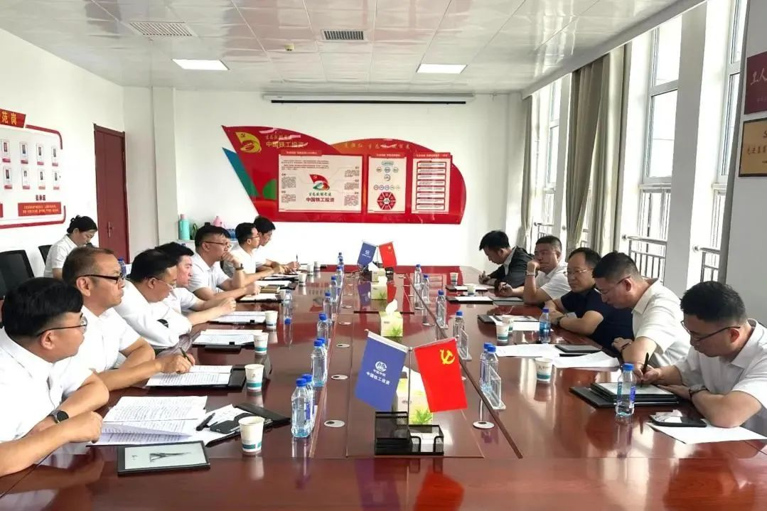 吴琦与内蒙古水发集团党委委员、总会计师、董事侯跃峰在银川举行会谈